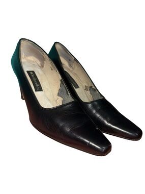 Vintage Classic Black Leather Pointed-Toe Pumps